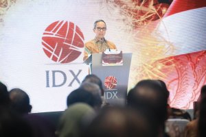 Ketua Dewan Komisioner OJK Mahendra Siregar