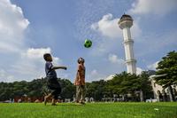 Taman Alun-alun Kota Bandung kembali dibuka