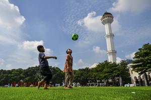 Taman Alun-alun Kota Bandung kembali dibuka