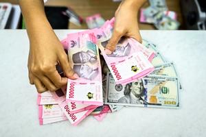 Rupiah ditutup menguat