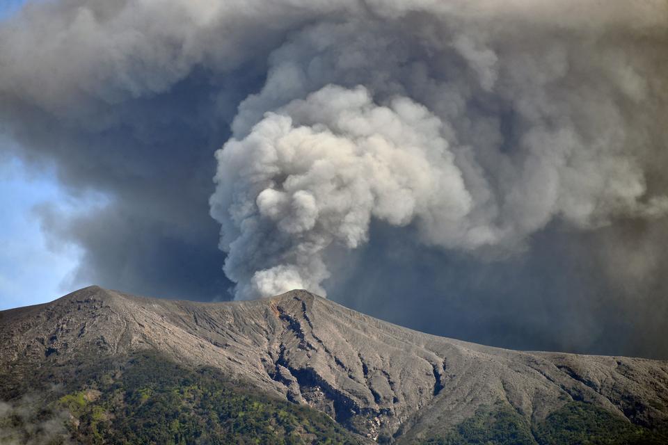 Gunung Marapi erupsi