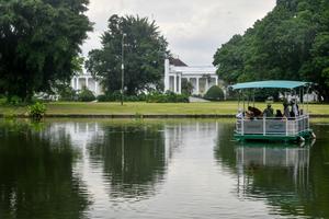 Wahana Tutur Danau Boat Ride di Kebun Raya Bogor