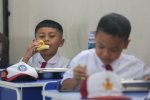 Hari Pertama Program Makan Bergizi Gratis di SD Angkasa 05 Halim Perdanakusuma
