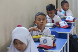 Hari Pertama Program Makan Bergizi Gratis di SD Angkasa 05 Halim Perdanakusuma