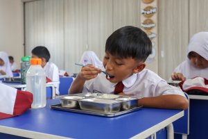 Hari Pertama Program Makan Bergizi Gratis di SD Angkasa 05 Halim Perdanakusuma