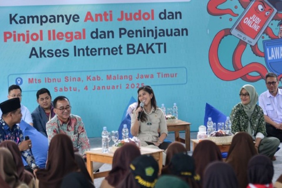 Menteri Komdigi Meutya Hafid, internet gratis,