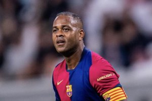 Patrick Kluivert adalah mantan pemain sepak bola asal Belanda.