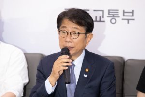 Menteri Transportasi Korea Selatan Park Sang-woo