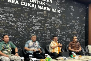 Kasubdit Impor Ditjen Bea Cukai Kemenkeu, Chotibul Umam. 