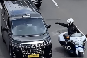 Patwal Mobil RI 36 yang viral di medsos.