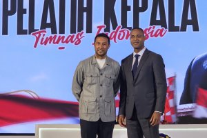 Asisten Pelatih Timnas Danny Landzaat dan Pelatih Timnas Patrick Kluivert