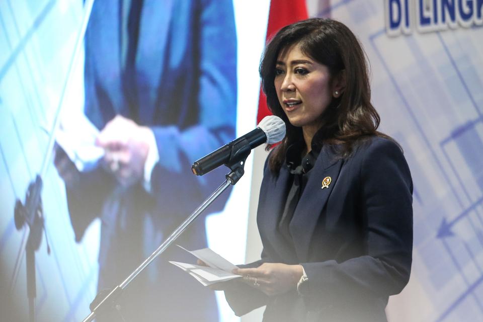 Menteri Komunikasi dan Digital Meutya Hafid menyampaikan sambutan saat pelantikan pejabat Kementerian Komdigi di Kementerian Komunikasi dan Digital, Jakarta, Senin (13/1/2025).