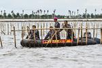 TNI AL dan nelayan bongkar pagar laut di Tangerang