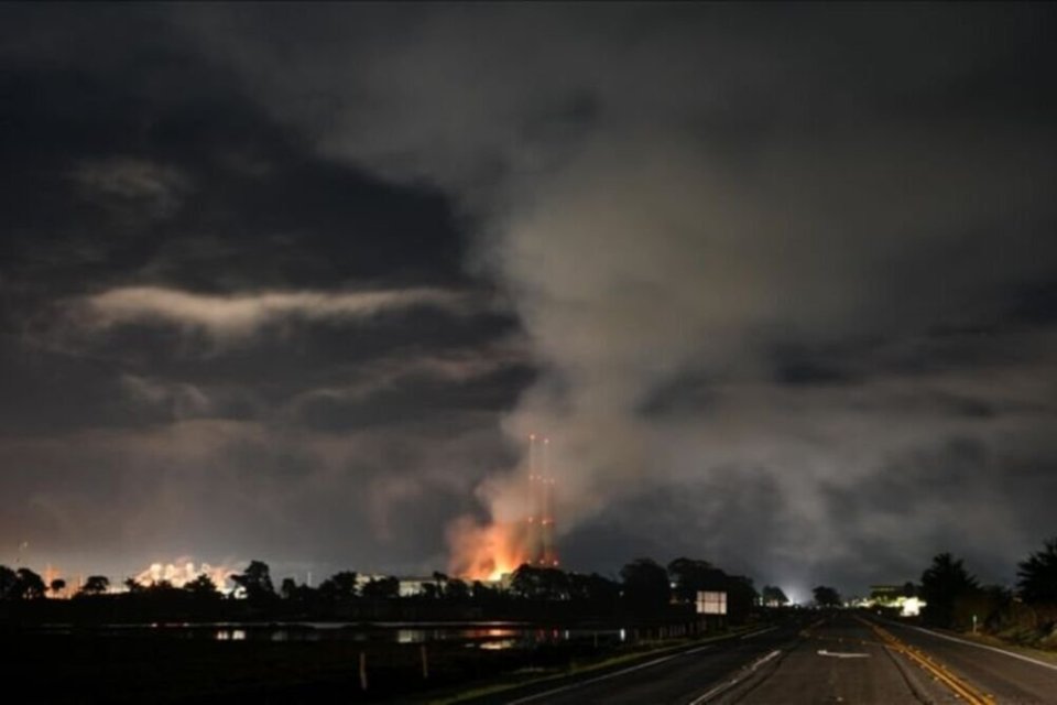 Gudang Baterai Lithiun Terbesar di Dunia Terbakar