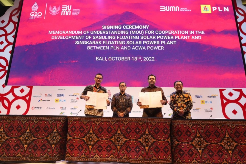 MoU PLN dan Acwa Power untuk mengembangkan PLTS di Cirata dan Singkarak.