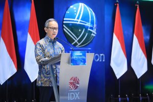 Ketua Dewan Komisioner OJK Mahendra Siregar