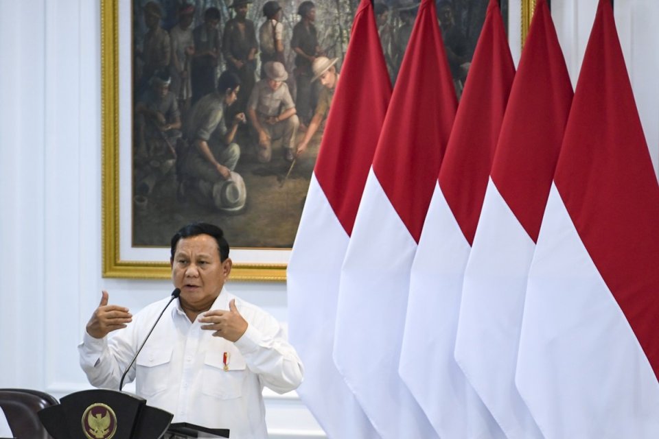 Presiden Prabowo Subianto memberikan arahan saat memimpin sidang kabinet paripurna di Kantor Presiden, Jakarta, Rabu (22/1/2025).