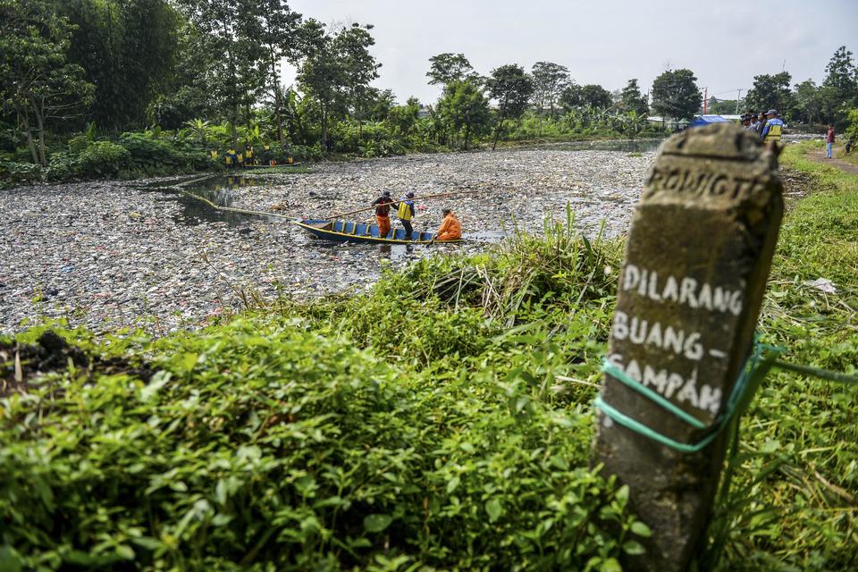 Kemenhut, sampah, hutan