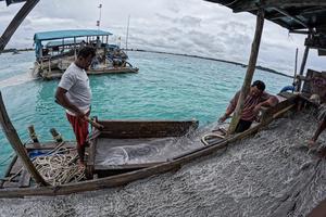 Penambangan timah di perairan Pantai Matras Kabupaten Bangka