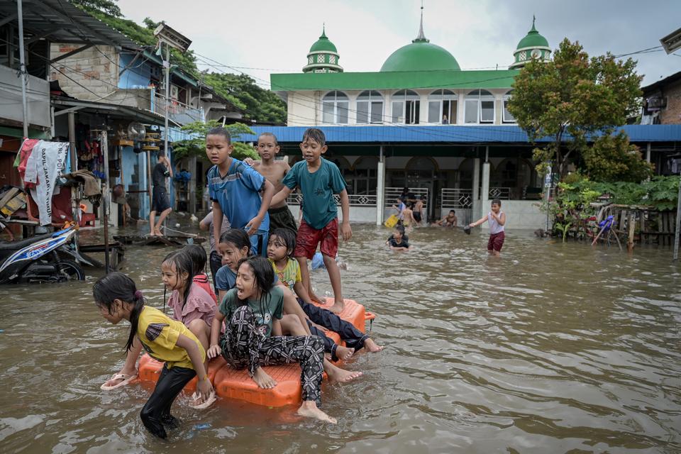 Kondisi Terkini Banjir Jakarta: 15 RT Masih Tergenang, Ribuan Warga Mengungsi