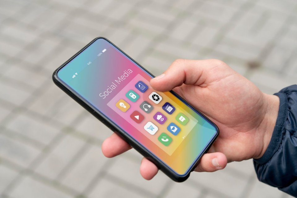 Menilik 3 Cara Mematikan Aplikasi yang Berjalan di Latar Belakang HP Android  - Tips dan Trik Katadata.co.id
