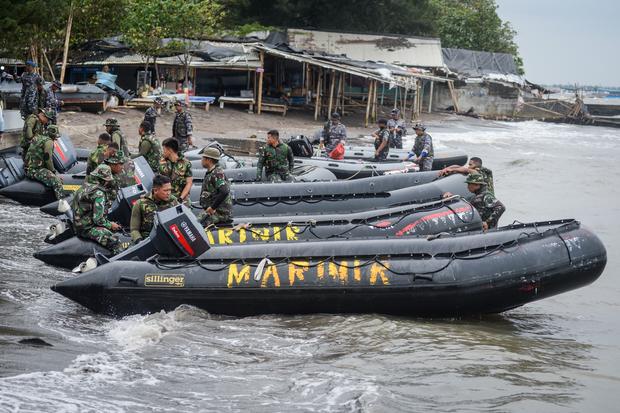 Operasi pencabutan pagar laut terkendala cuaca buruk