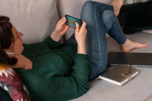  Menilik 8 Cara Nonton TV di HP Android yang Mudah Dilakukan, Bisa Lewat Aplikasi