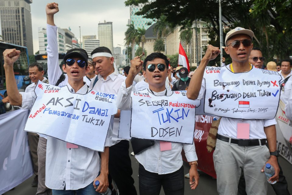 Dosen ASN Kemdiktisaintek Gelar Aksi Demo Tuntut Pembayaran Tukin