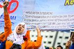 Buruh tuntut pengesahan UU Ketenagakerjaan baru