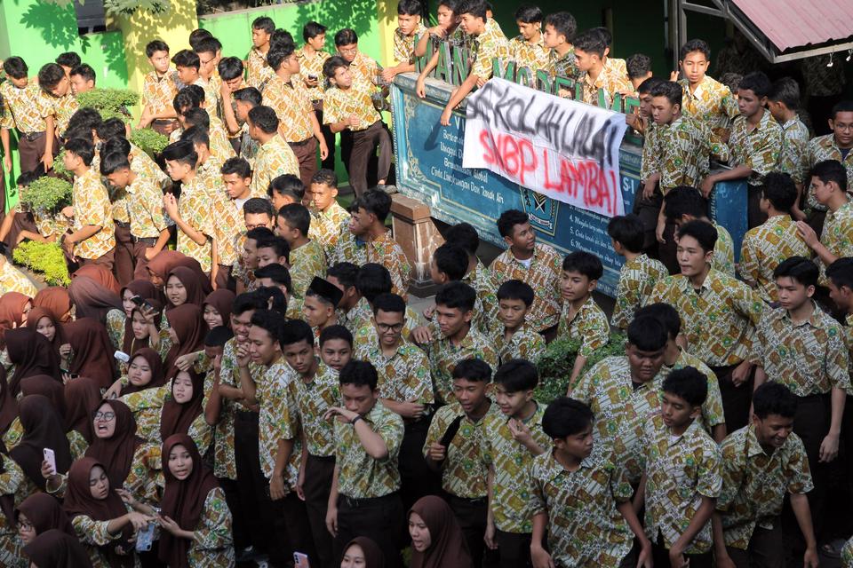 DPR Panggil Mendikti Pekan Depan Imbas Banyak Siswa Gagal Daftar SNBP