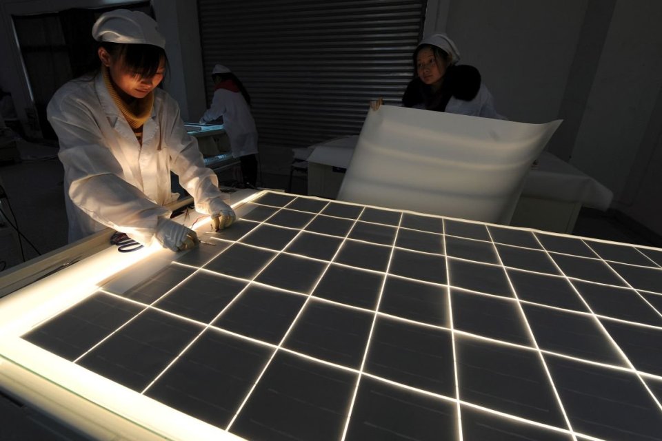 Badan perencanaan ekonomi utama Cina mengatakan mereka mengambil langkah-langkah untuk mengurangi subsidi untuk proyek-proyek energi terbarukan setelah booming instalasi tenaga surya dan angin.