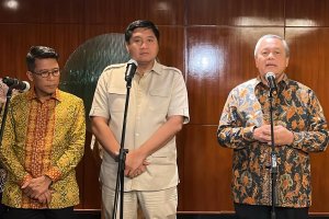 Gubernur BI Perry Warjyo bersama Menteri Perumahan dan Kawasan Permukiman Maruarar Sirait,dalam konferensi pers, Selasa (11/2).