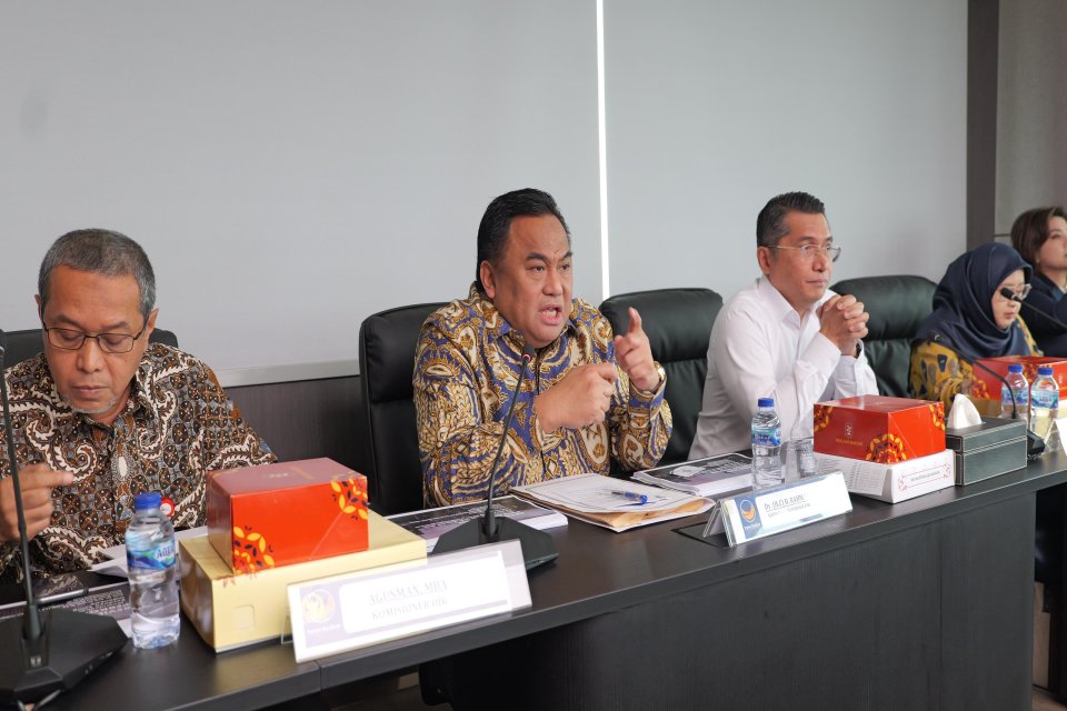 Ketua Kelompok Fraksi Partai Nasdem di Komisi VI DPR RI, Rachmat Gobel, dalam diskusi mengenai RUU Koperasi di Jakarta, Senin (10/2).
