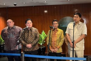 Menteri PKP Maruarar Sirait, Menteri BUMN Erick Thohir, Ketua Komisi XI DPR RI Misbakhun dam Pandu Sjahrir dalam konferensi pers di Bank Indonesia, Se