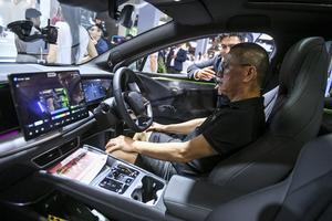 Mobil listrik di IIMS 2025