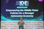 Wakil Menteri Keuangan Thomas Djiwandono saat menjadi pembicara kunci dalam acara IDE Katadata 2025 di Jakarta pada Selasa (18/2)