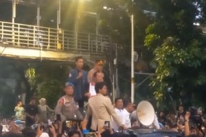 Menteri Sekretaris Negara Prasetyo Hadi saat hadir dalam demonstrasi Indonesia Gelap.