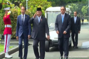 Presiden Prabowo Subianto bersama Presiden ke-7 Joko Widodo dan Presiden ke-6 Susilo Bambang Yuhoyono