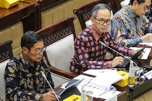 Raker Komisi XI dengan Ketua DK OJK