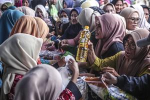 Warga serbu pangan murah jelang Ramadhan di Ternate