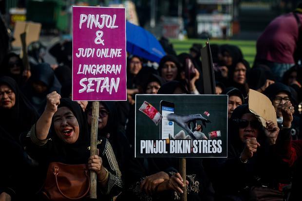 Aksi tolak judol dan pinjol di Tangerang