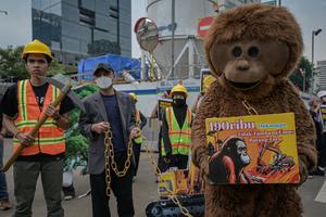 Aksi tolak tambang emas Martabe di Kementerian ESDM