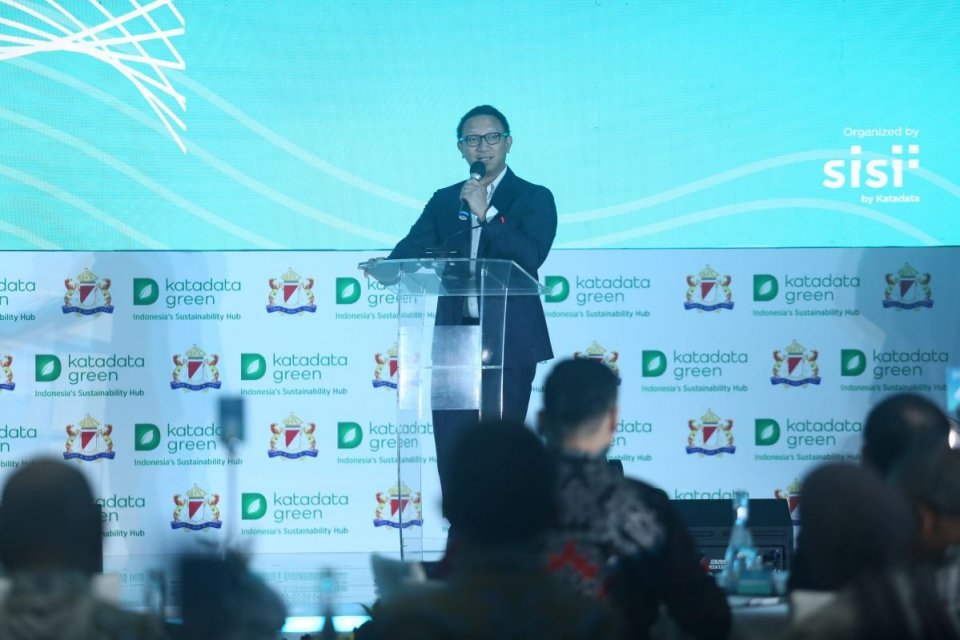 Wakil Ketua Kadin Bidang Energi dan Sumber Daya Mineral Aryo Djojohadikusumo memberikan pidato kunci dalam Indonesia Green Energy Investment Dialogue 2025, di St. Regis, Jakarta, Kamis (27/2).