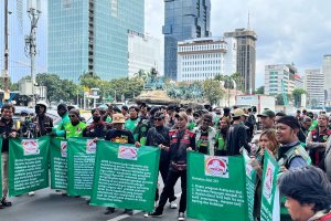 Demo ojol di depan Istana Merdeka, Jakarta Pusat, Kamis (27/2/2025)