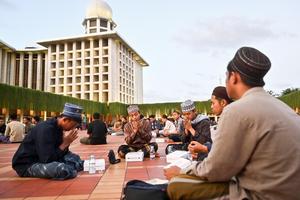 Berbuka puasa di Masjid Istiqlal