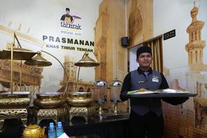Buka puasa di rumah makan Timur Tengah