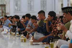 Buka puasa di Masjid Raya Baiturrahman