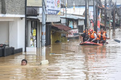 Banjir Melanda Jakarta Akibat Dari Meluapnya Kali Ciliwung