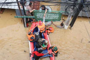 Banjir Melanda Jakarta Akibat Dari Meluapnya Kali Ciliwung