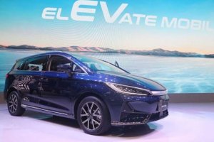 BYD M6